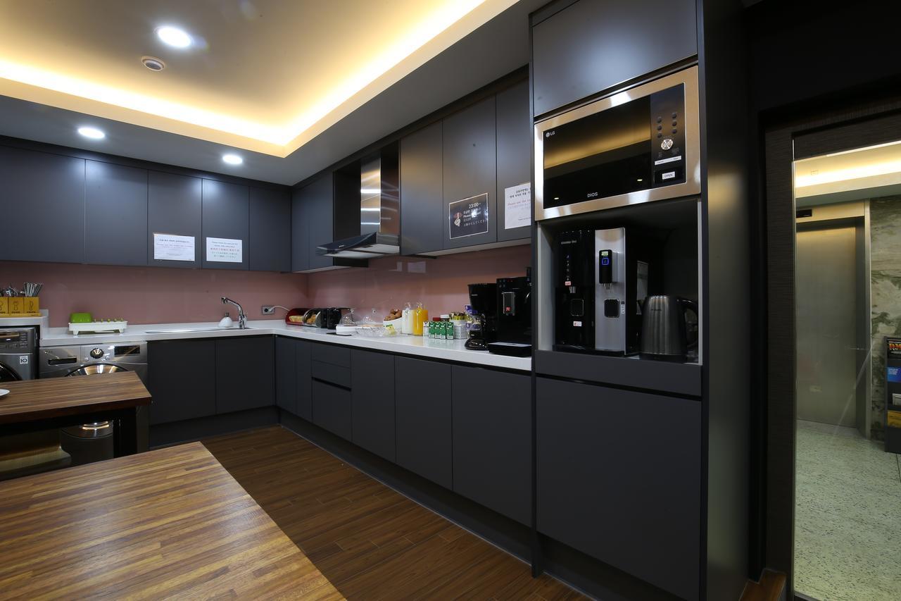 Philstay Myeongdong Сеул Екстериор снимка